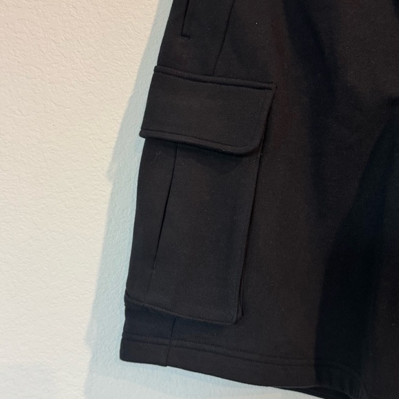 Lululemon Scuba Mid-Rise Oversized Cargo Shorts 9” Black Medium NWT - Picture 4 of 5